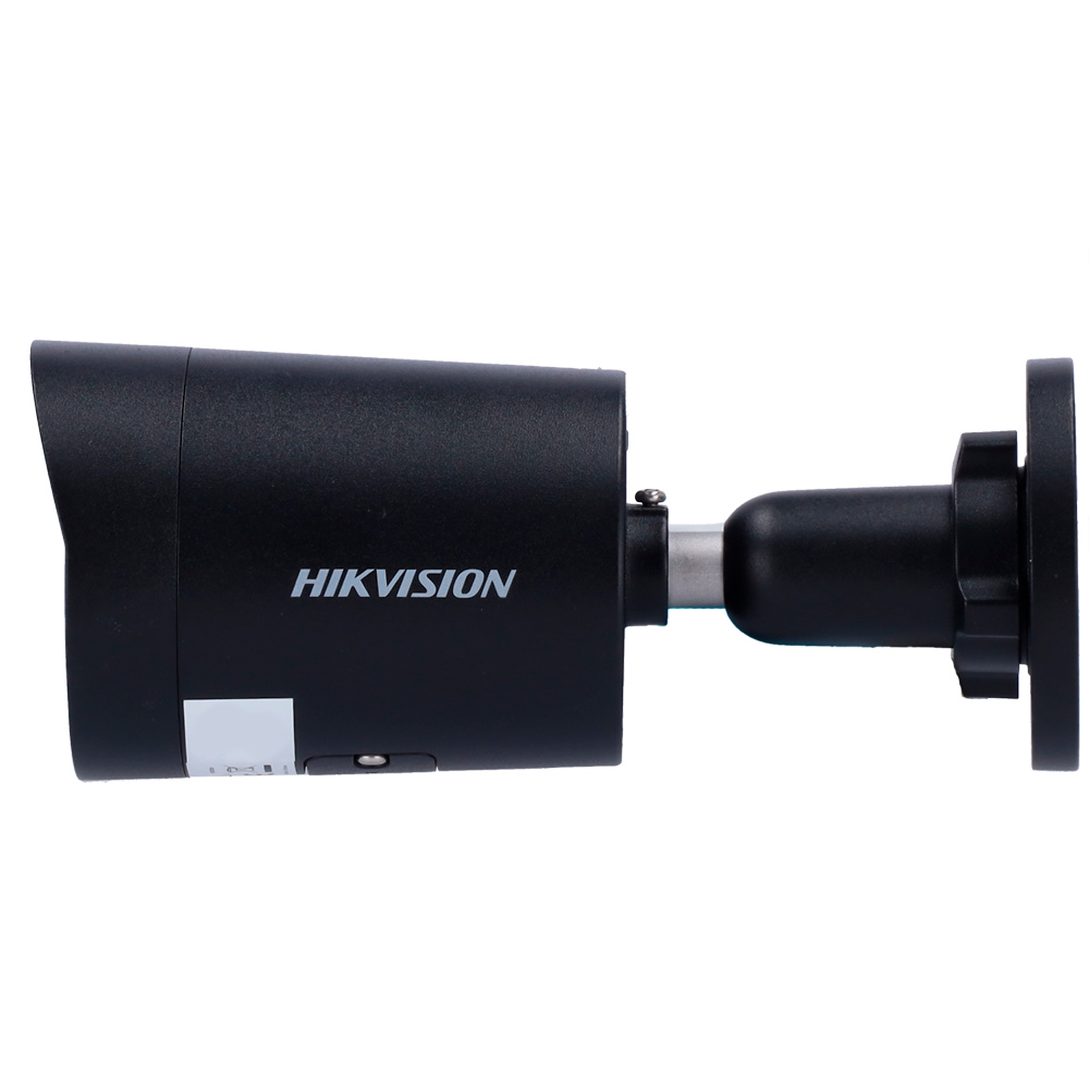 ds-2cd2063g2li2u-black-lateral Perspectiva lateral de la DS-2CD2063G2-LI2U en color negro, mostrando el soporte de instalación y ángulo ajustable. Perfecta para visualizar su versatilidad en montaje y su resistencia a intemperie IP67
