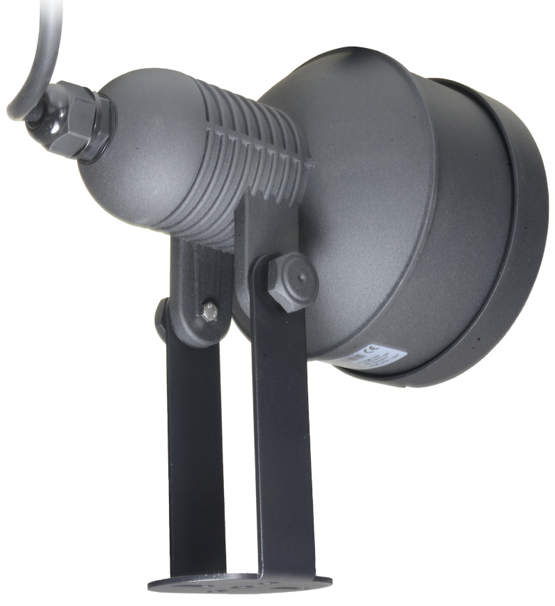 Foco IR de Leds sistema de iluminación del IR40-180 con sus 6 LEDs Ø10 activos. Emite luz IR de 850 nm y cuenta con fotocélula integrada que activa el encendido automático cuando la luz ambiente es baja. Resistente al agua y polvo, con carcasa IP66 y diseño robusto para uso exterio