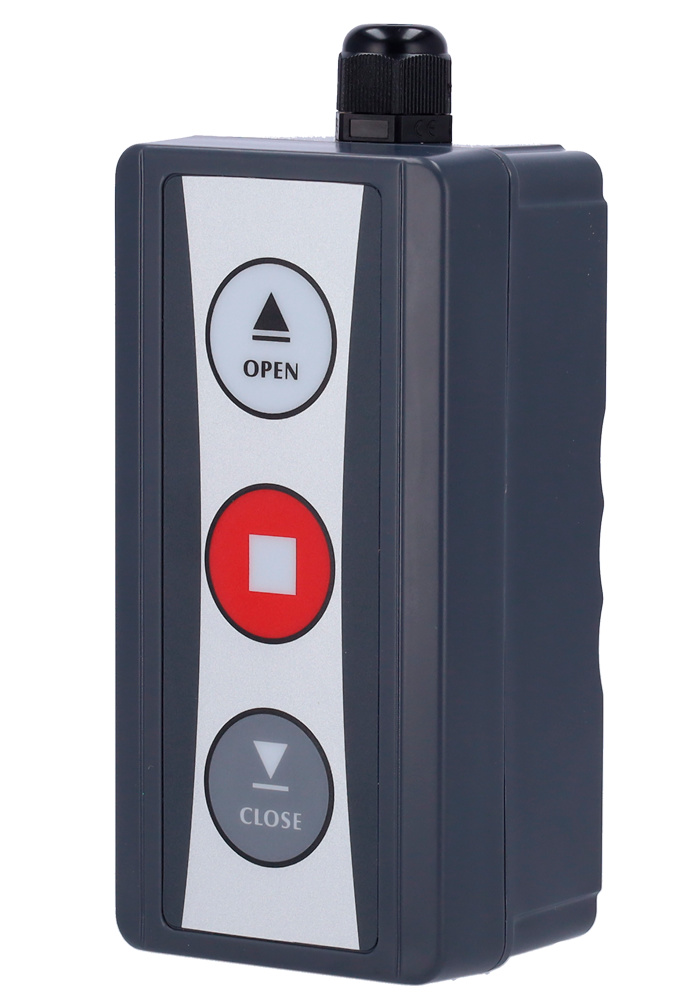 PB-WIREDCONTROL | Pulsador El pulsador cableado modelo PB-WIREDCONTROL es una solución práctica para el control de barreras y puertas de parking, proporcionando seguridad en las entradas y salidas. Equipado con botones dedicados para subida, bajada y paro, permite un manejo preciso y fácil de los accesos. Su diseño compacto facilita el montaje en superficie o sobremesa, con orificios para instalación segura en paredes u otras superficies. Con medidas de 68 x 131 x 51 mm, se adapta bien a diferentes entornos de control de acceso. Ideal para aplicaciones de parking y zonas de alta circulación, asegura una operación fiable y directa