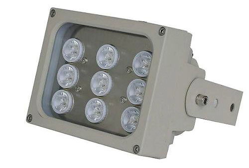 SAM-2061 | AIR SPACE Foco IR de largo alcance con 9 LEDs Epistar, visión nocturna de 110 metros y 60° de apertura. Protección IP66, vidrio templado, disipación térmica eficiente y alimentación 220V. SAM-2061, foco de iluminación infrarroja 110 m, carcasa IP66, LEDs Epistar 850 nM y disipador térmico en aluminio. Compatible con sistemas de videovigilancia.
