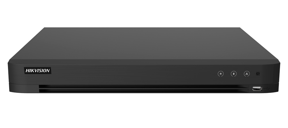 hikvision-iDS-7216HQHI-M2-XT-16A_16-4ALM Primer plano del frontal del grabador Hikvision iDS-7216HQHI-M2/XT/16A+16/4ALM, destacando su panel LED, ranura USB y diseño optimizado para rack. Componentes de alto rendimiento para proyectos de seguridad avanzados