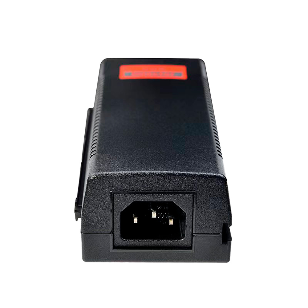 poe-90w-puertos Detalle de los conectores RJ45 de entrada y salida del POE-90W, que permiten la inyección simultánea de datos y alimentación PoE sobre un mismo cable Ethernet